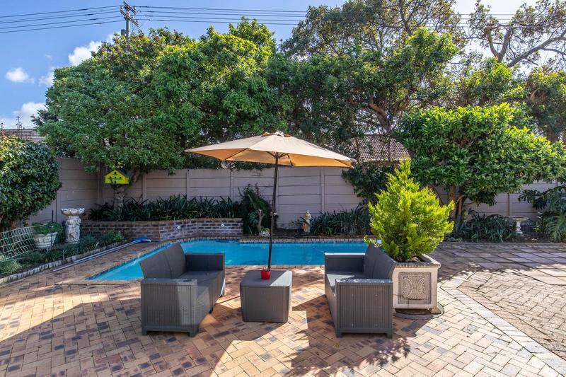 5 Bedroom Property for Sale in Meadowridge Western Cape